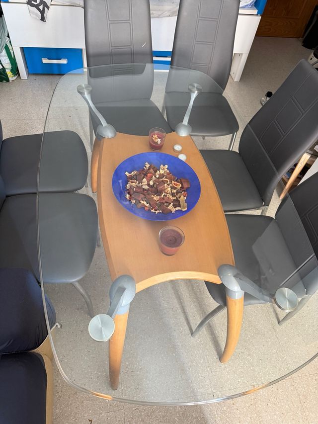 Mesa de salón cristal y madera .