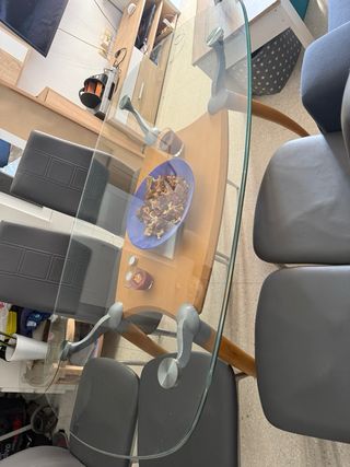 Mesa de salón cristal y madera .