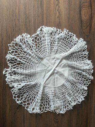 Conjunto de manteles y tapetes de crochet