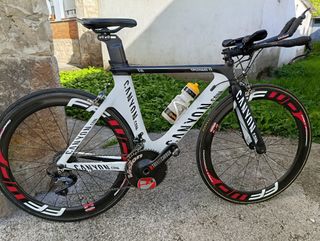 La bici Canyon Speedmax cambierebbe con bicigravel