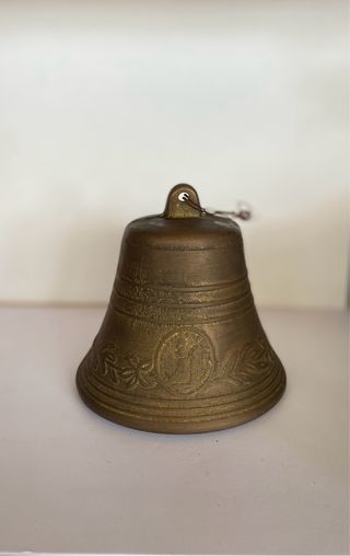 Campana in ottone decorata