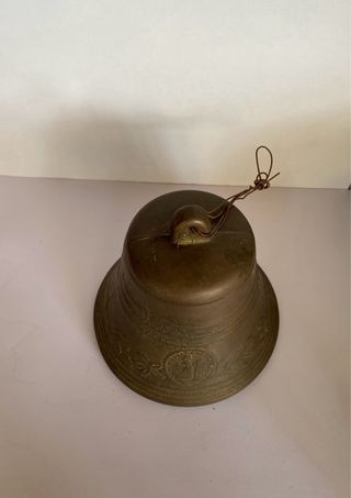 Campana in ottone decorata