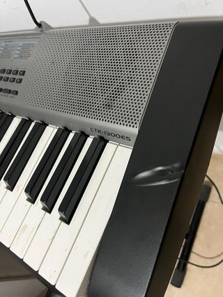 Teclado Piano Eléctrico Casio CTK-1300ES
