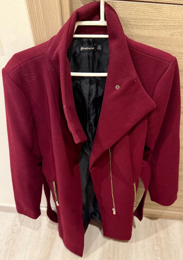 Abrigo paño burdeos Stradivarius