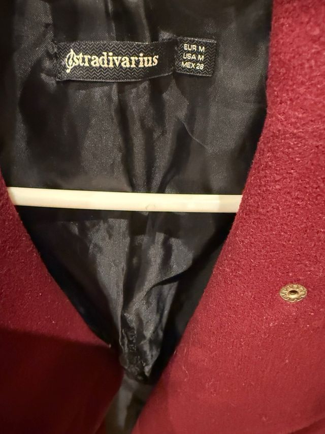 Abrigo paño burdeos Stradivarius