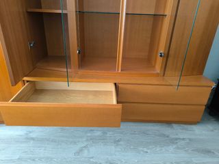 Mueble de salón madera y cristal