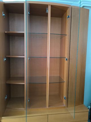 Mueble de salón madera y cristal