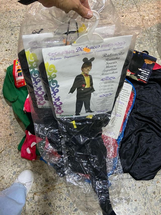 Grande conjunto de figurinos e acessórios