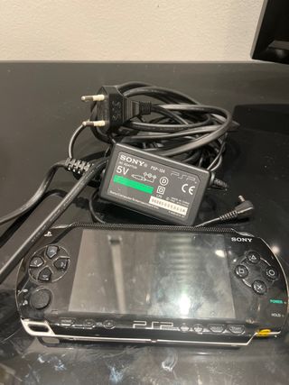 Sony PSP-1004 Negra + Cargador