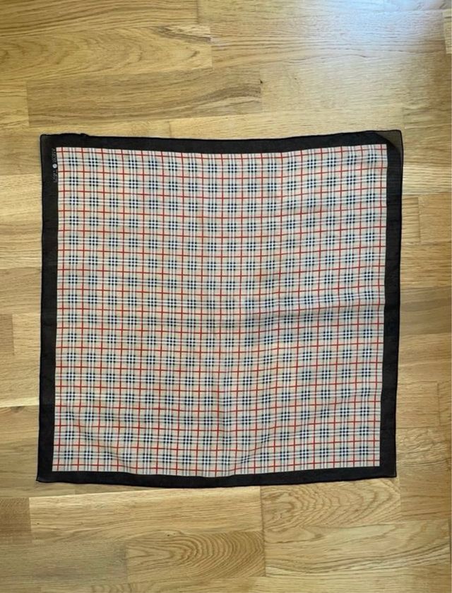 Pañuelo Cuadrado Tartán Beige y Rojo