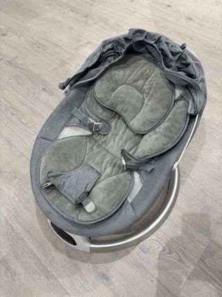 Silla mecedora para bebé gris