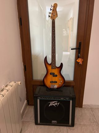 Bajo +Amplificador con funda y cinta