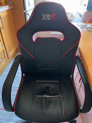 Silla Gamer XTR Negra con Detalles Rojos
