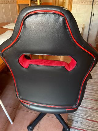 Silla Gamer XTR Negra con Detalles Rojos