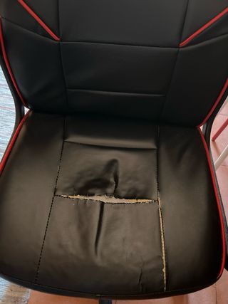 Silla Gamer XTR Negra con Detalles Rojos