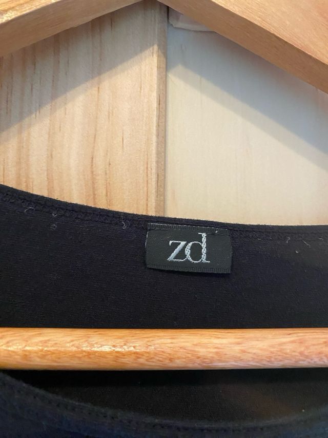 Camiseta negra de manga larga