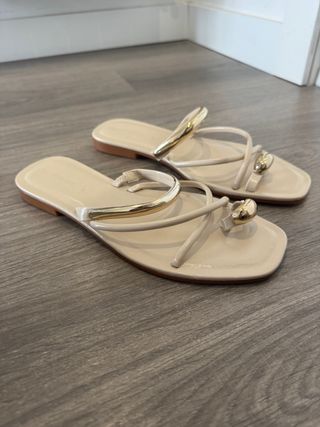 Sandalias Stradivarius Beige y Doradas