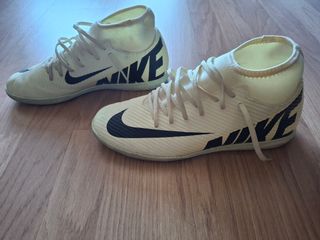 Botas de fútbol sala Nike beige