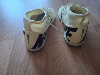 Botas de fútbol sala Nike beige