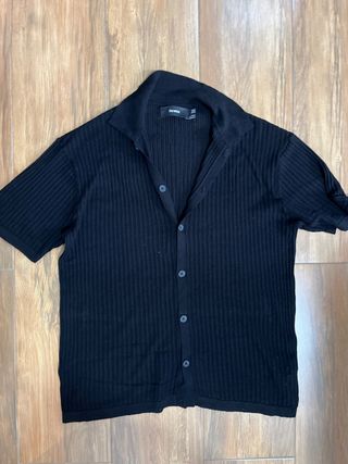Camiseta Bershka manga corta negra