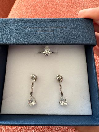 Anillo y pendientes de plata con circonita