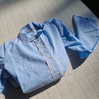 Camisón bordado con encaje,manga larga.