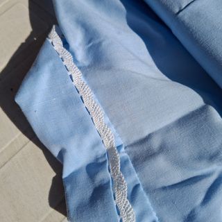 Camisón bordado con encaje,manga larga.