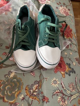 Zapatillas Verdes y Blancas Talla 44