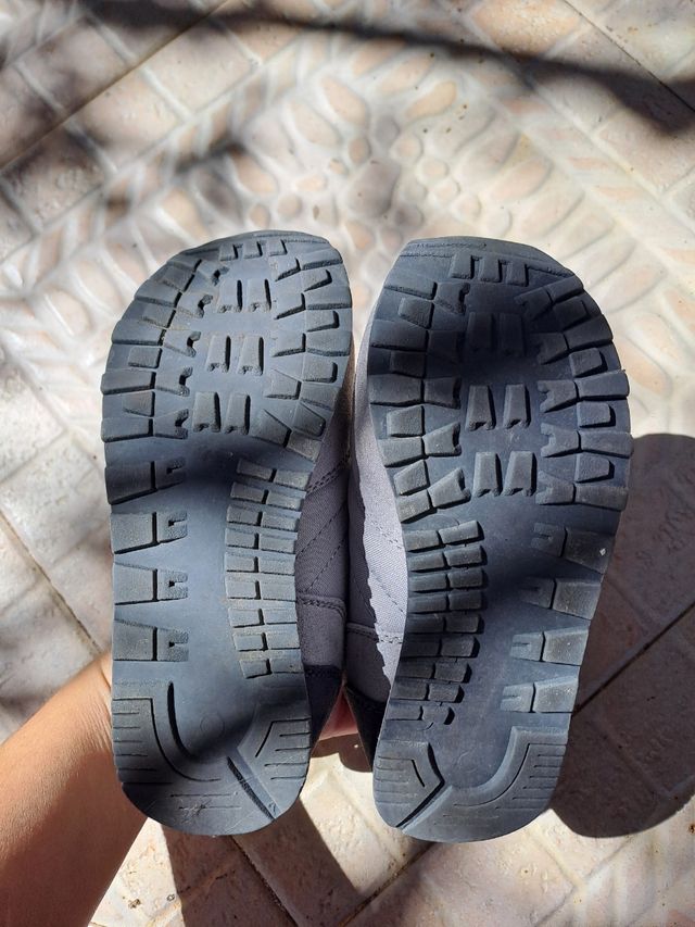 3 pares de zapatos infantiles