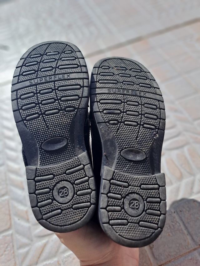 3 pares de zapatos infantiles