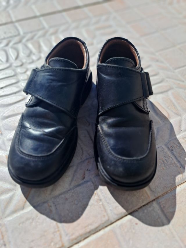 3 pares de zapatos infantiles