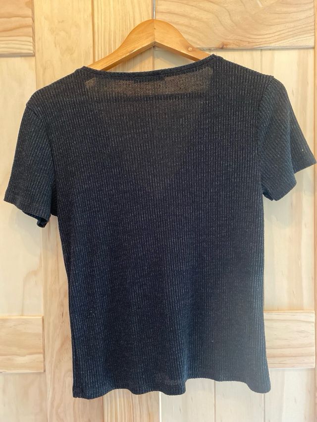 Camiseta gris de manga corta