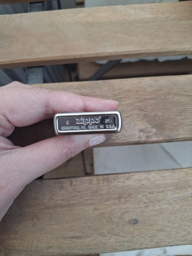 Mechero Zippo metálico