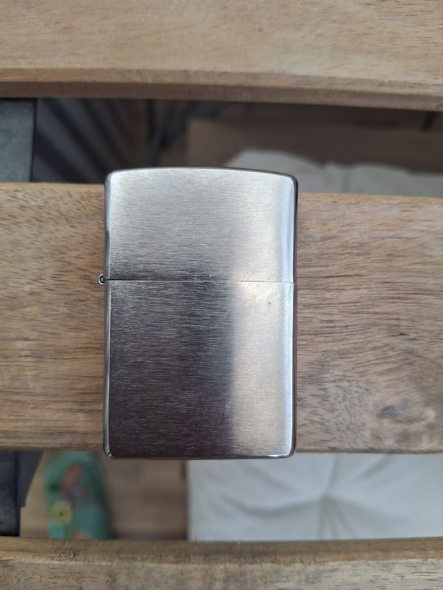 Mechero Zippo metálico