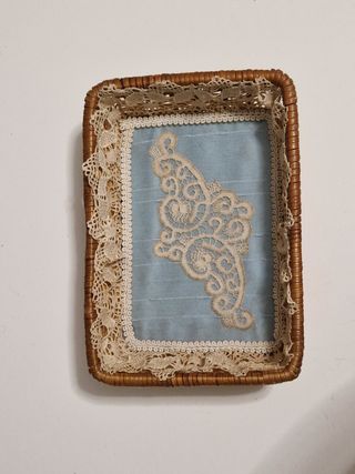 Cestino vimini con merletto beige