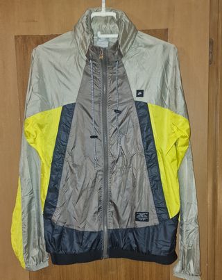 Casaco corta vento Nike unissexo bege e amarelo