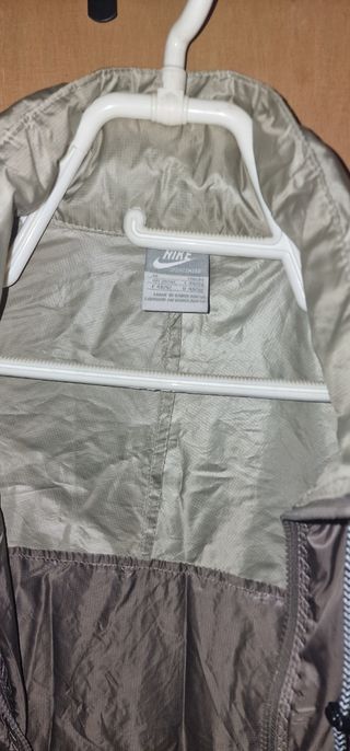 Casaco corta vento Nike unissexo bege e amarelo