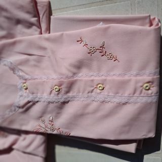 Camisón mujer manga corta rosa con encaje bordado,