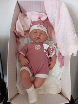 Muñeca bebé con chupete