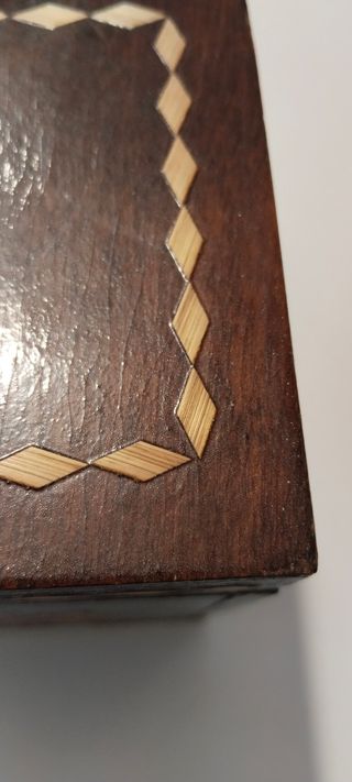 Caja de madera artesanal decorada vintage