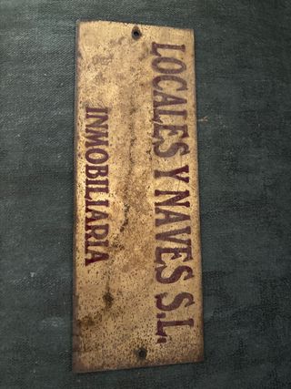 Cartel Locales y Naves S.L. de chapa antiguo