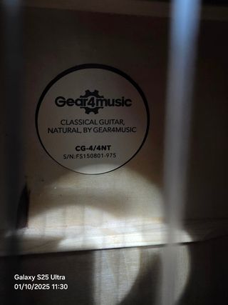 Guitarra española+soporte madera + funda