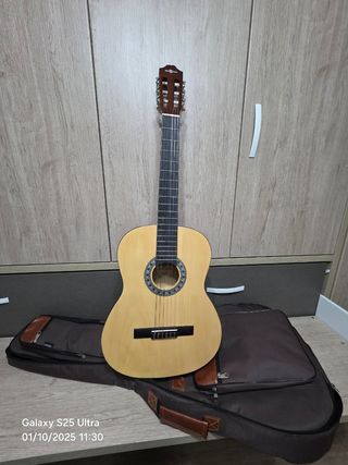 Guitarra española+soporte madera + funda