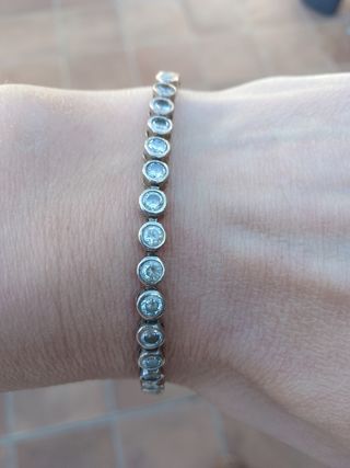 Pulsera de plata con piedras brillantes
