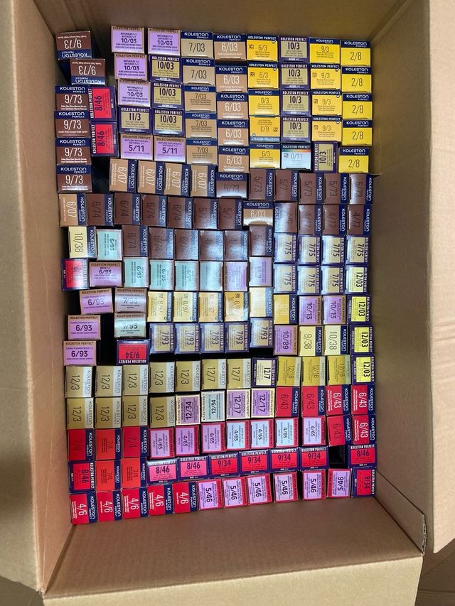 Lote 100 tintes Wella Koleston Perfect
wella, 350€