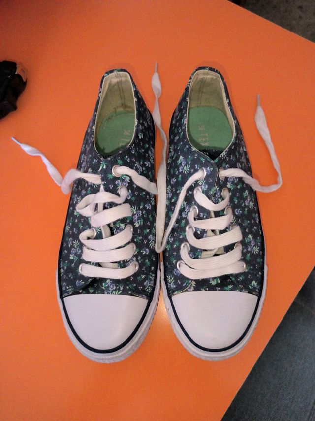 Zapatillas de lona con estampado floral