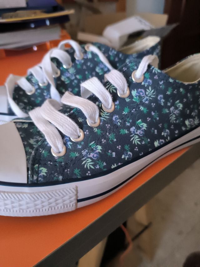 Zapatillas de lona con estampado floral