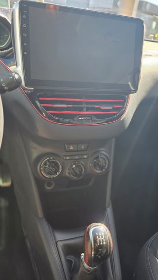 Peugeot 208 2015