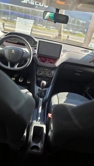 Peugeot 208 2015