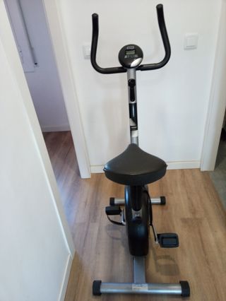 Bicicleta estática cuidada